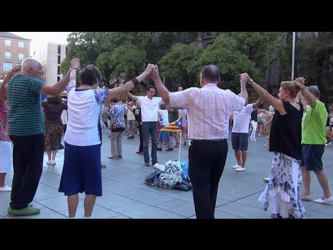 Descubre las fascinantes danzas típicas de Cataluña: una expresión cultural cautivadora